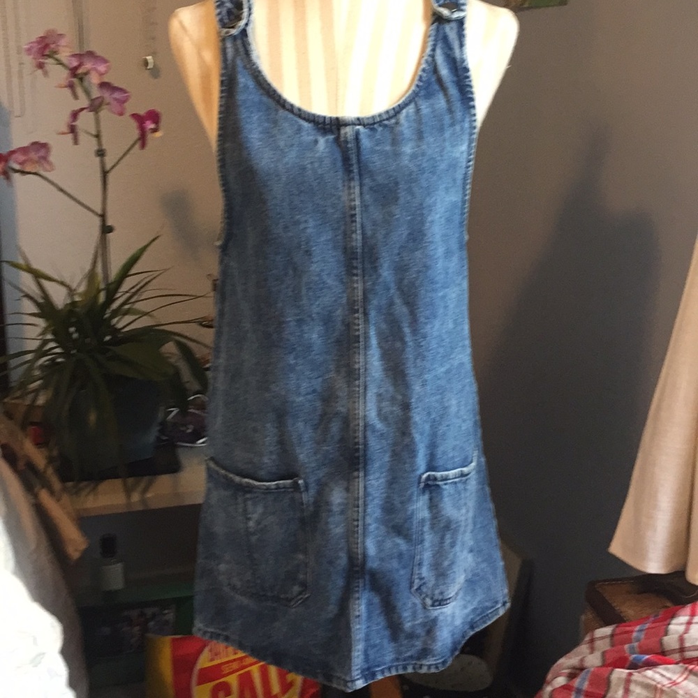 Forever 21 denim dress with pockets in front. M